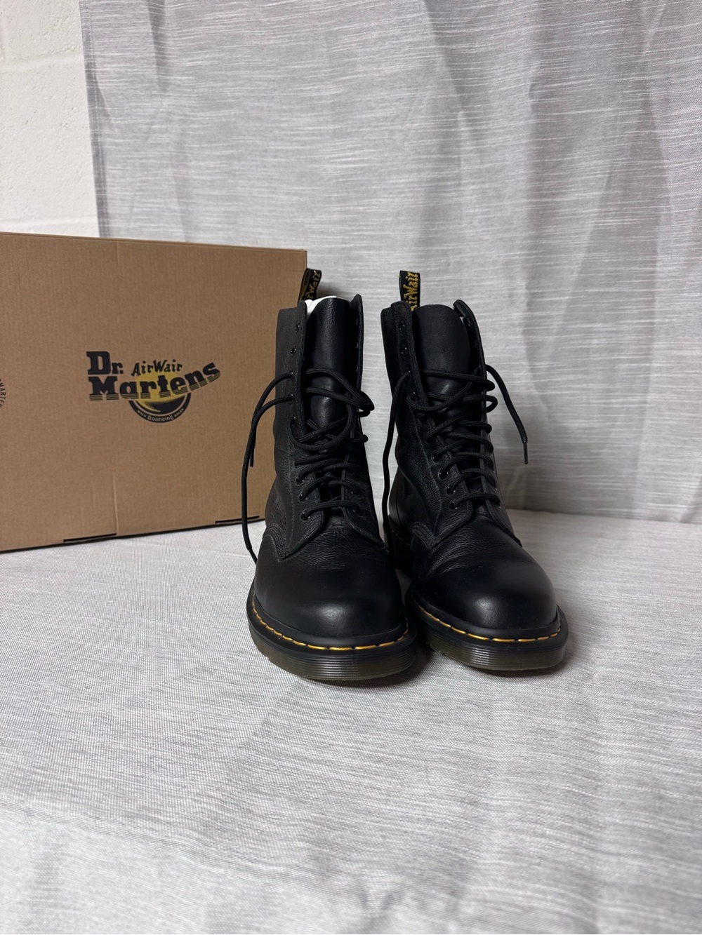 Dr. Martens 1490 Virginia